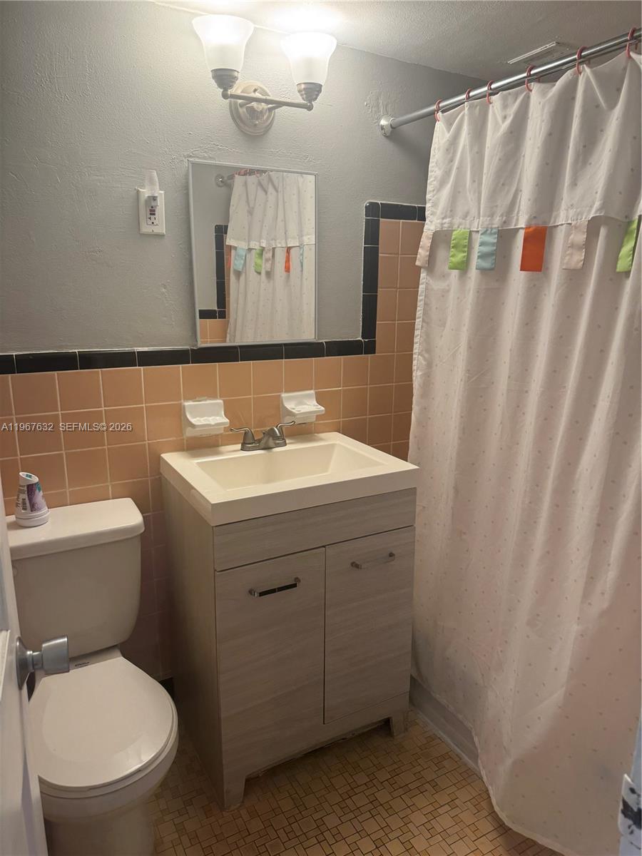 6484 Indian Creek Dr 115