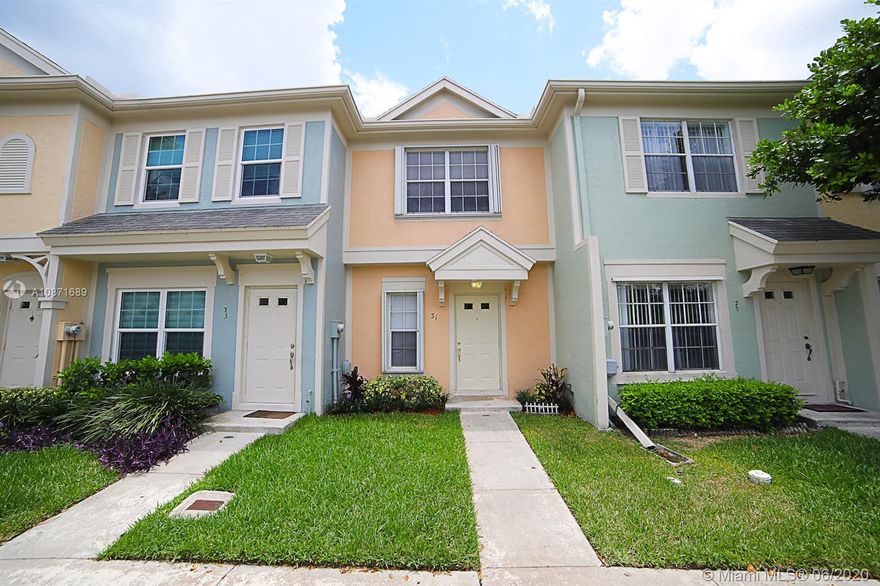 RENOVATED HOUSE in a great location at Coconuts at Weston. Close to Bonaventure Town Center Club (included in rent), and access to excellent A-RATED PUBLIC SCHOOLS. Renovated kitchen cabinets and nice high-end laminate flooring in bedrooms and tile flooring in the kitchen and living room. Tenants have access to Bonaventure Town Center Club, including great amenities, as pools, fitness center, tennis and basketball courts, bowling isle, among others. No HOA approval required. GREAT VALUE FOR MONEY. COME SEE THIS AMAZING HOUSE!