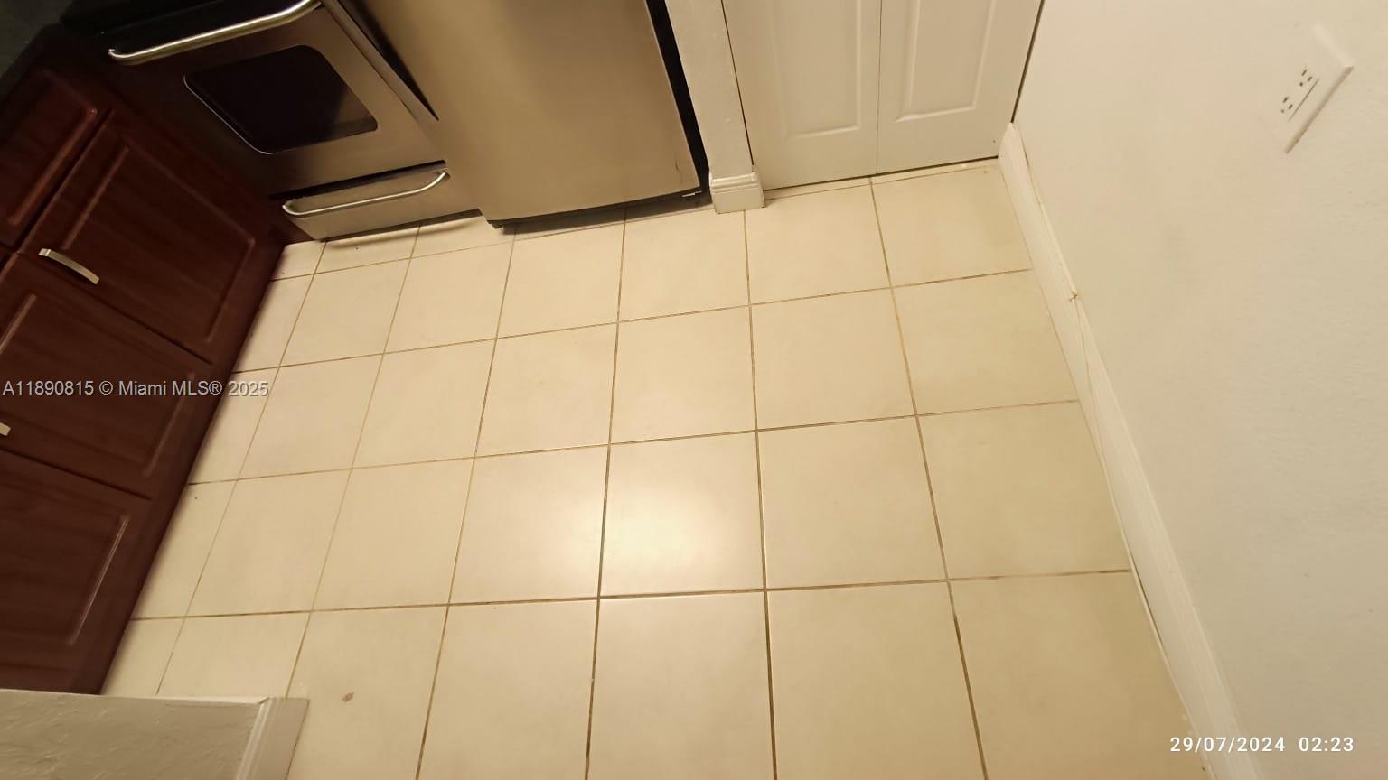 LAKEVIEW CLUB CONDO - Residential Lease