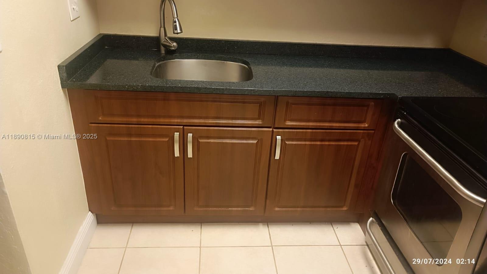 LAKEVIEW CLUB CONDO - Residential Lease