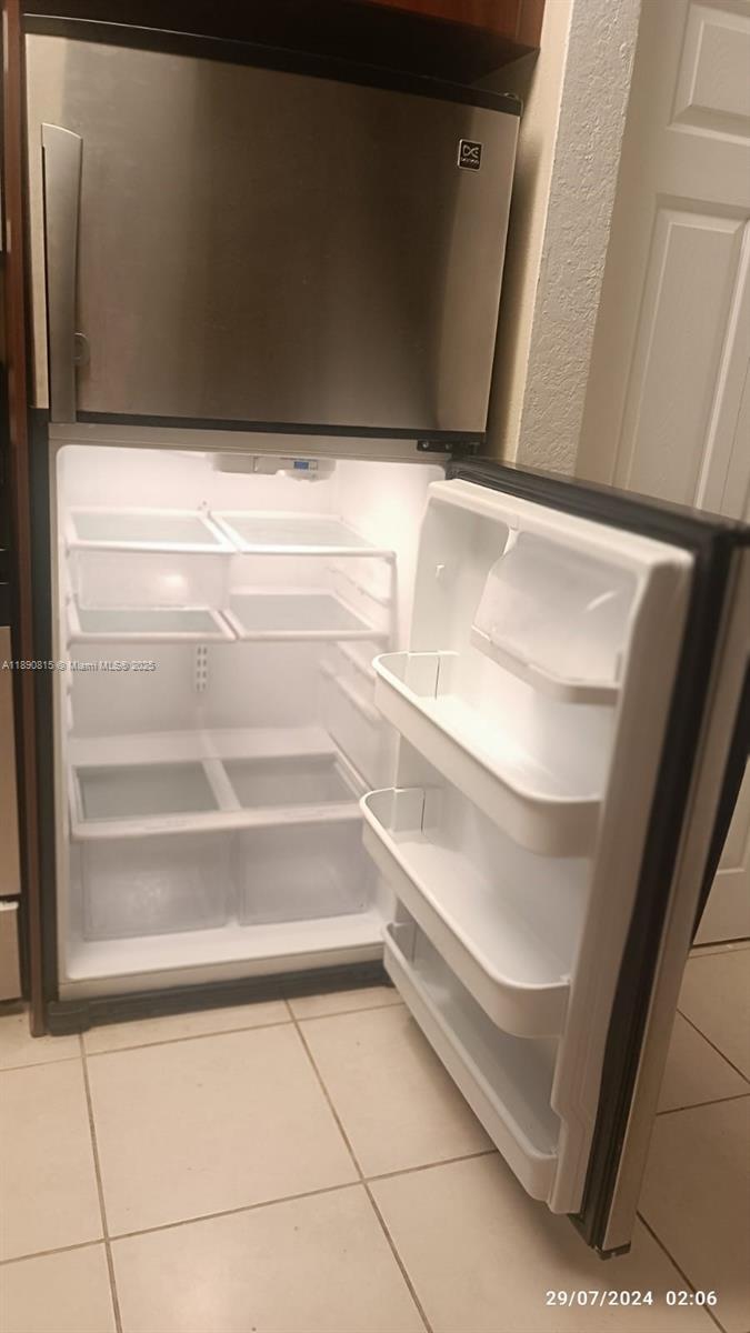 LAKEVIEW CLUB CONDO - Residential Lease