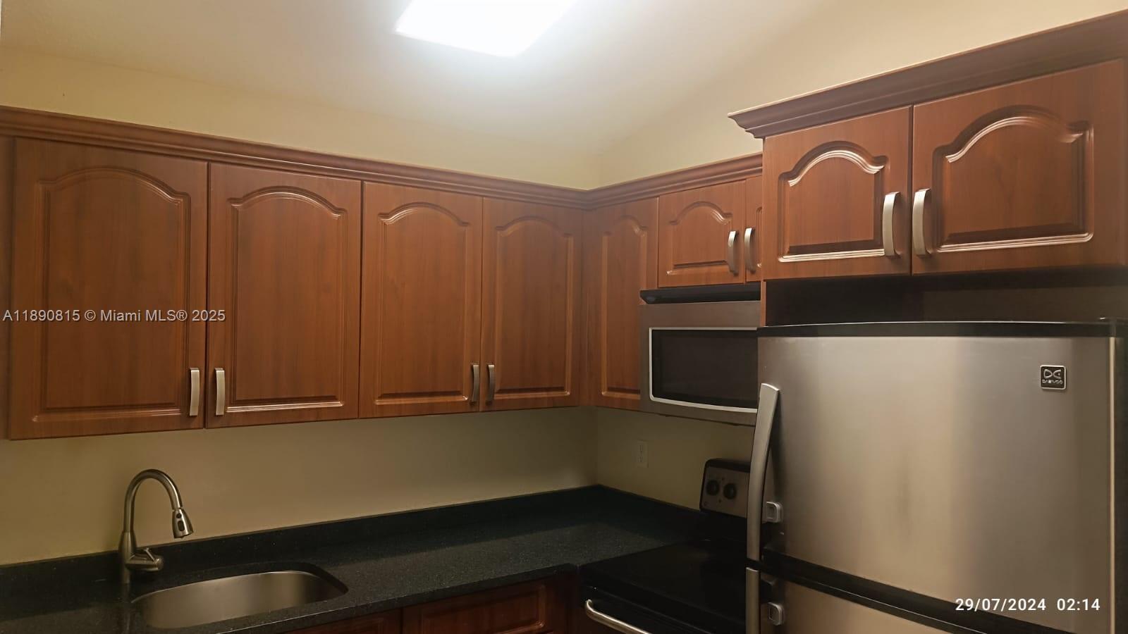 LAKEVIEW CLUB CONDO - Residential Lease