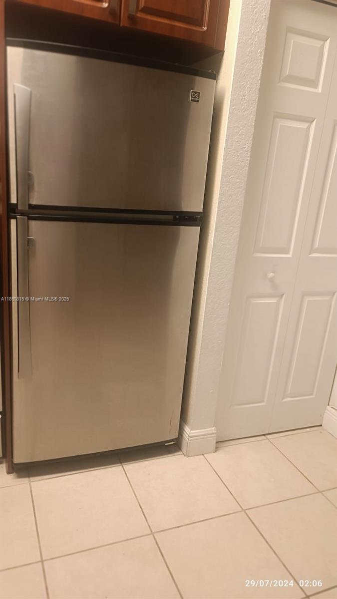LAKEVIEW CLUB CONDO - Residential Lease