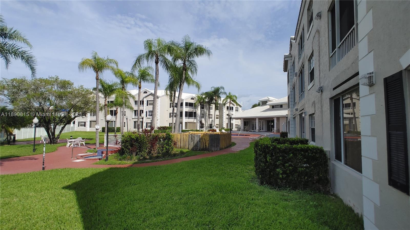 LAKEVIEW CLUB CONDO - Residential Lease