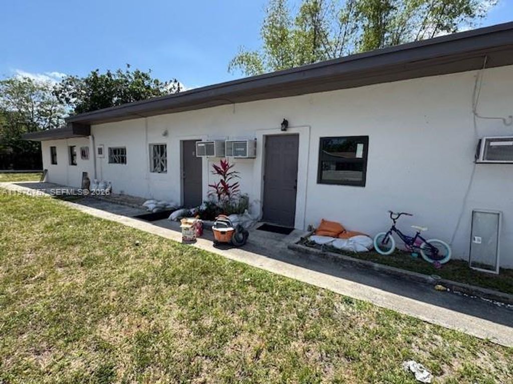 Photo of 2784 SW 14th St, Fort Lauderdale, FL 33312 (MLS # A11975757)