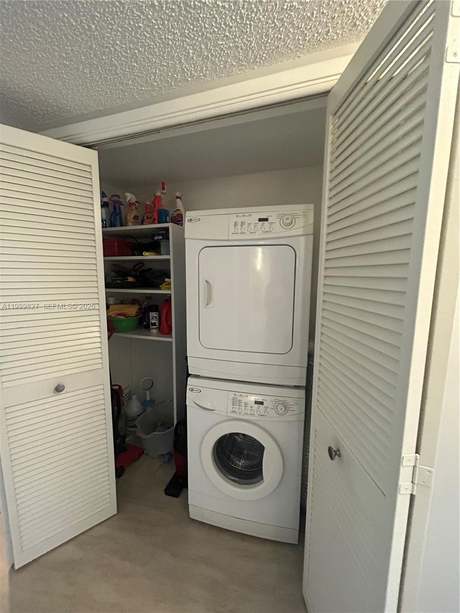 NO 80 PALM-AIRE COUNTRY C - Residential Lease