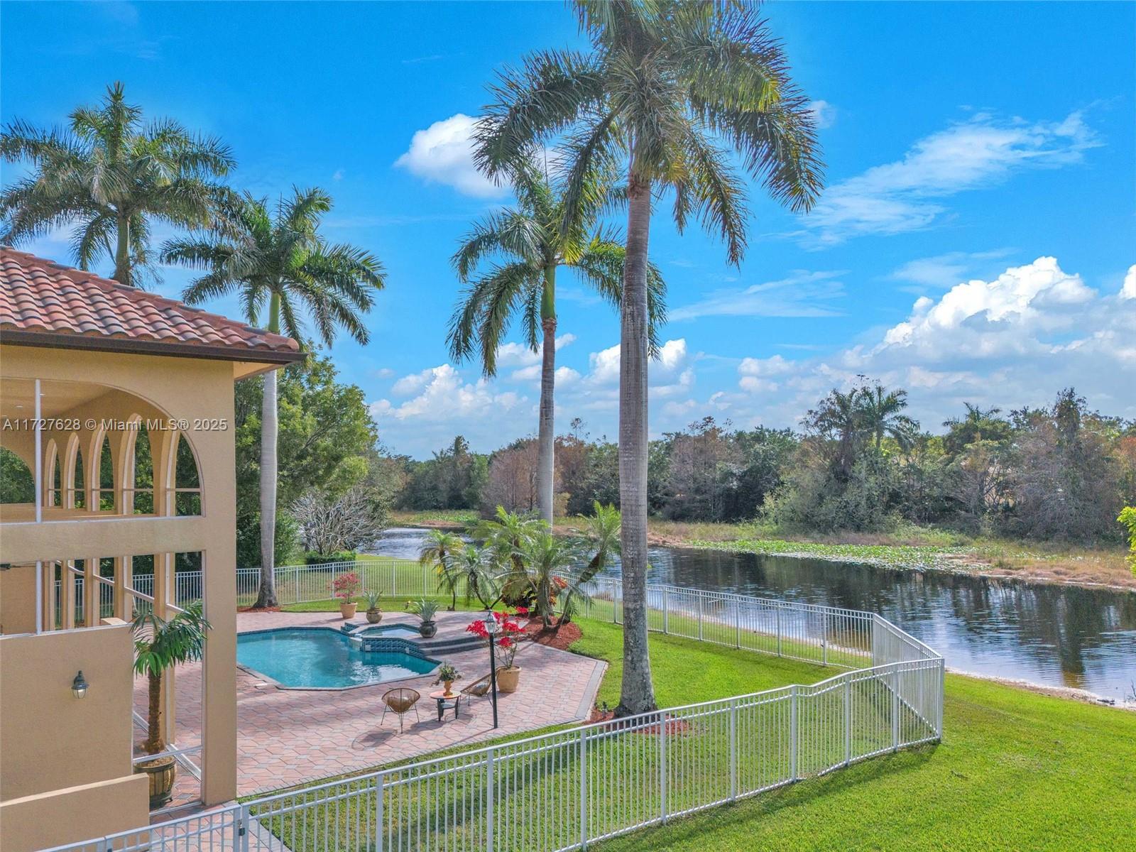 WINDMILL LAKE ESTATES - Residential