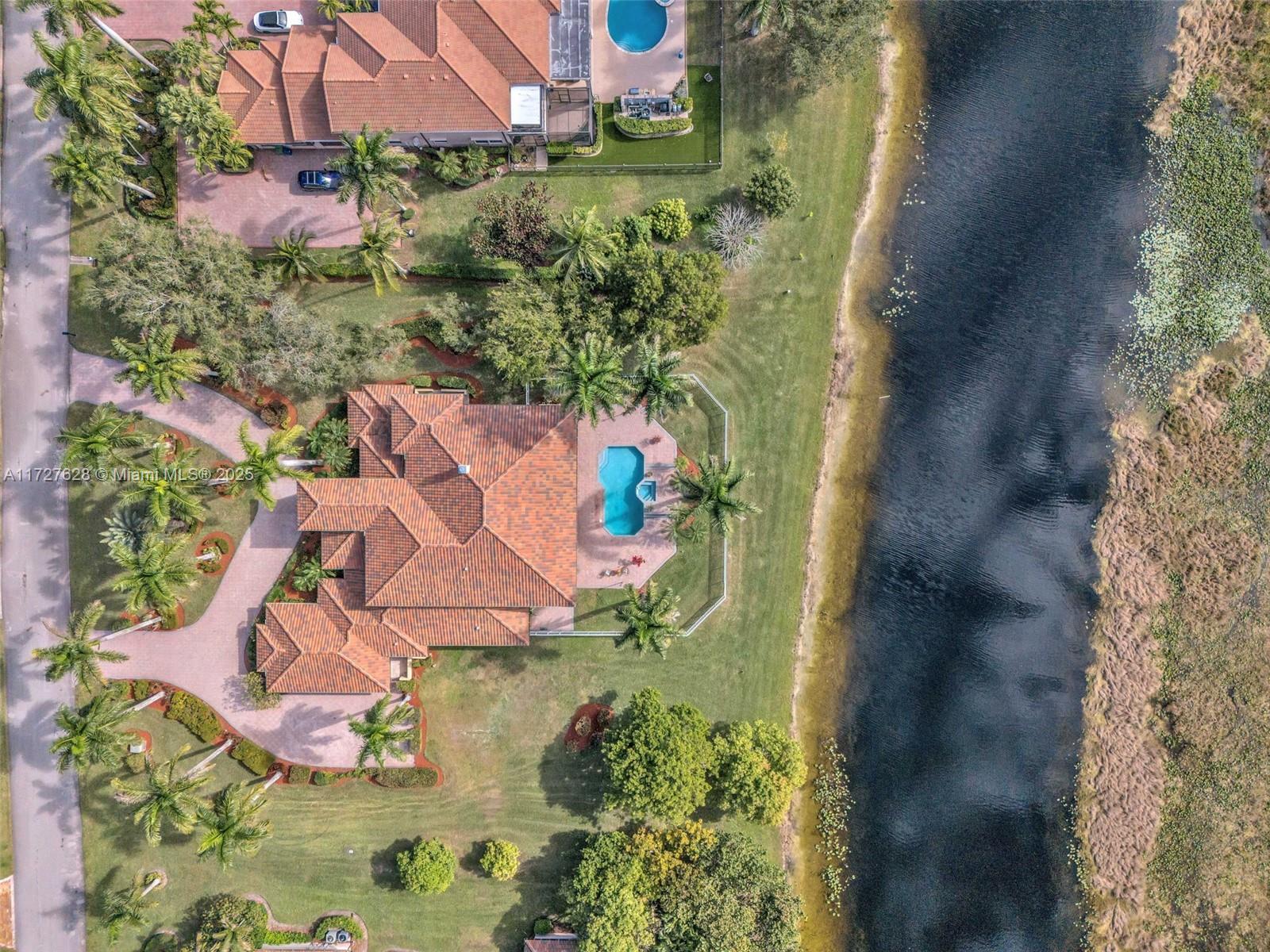 WINDMILL LAKE ESTATES - Residential