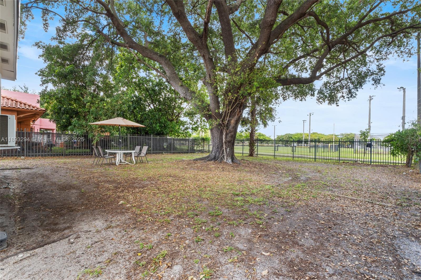NO MIAMI EST SEC 3 - Residential Lease