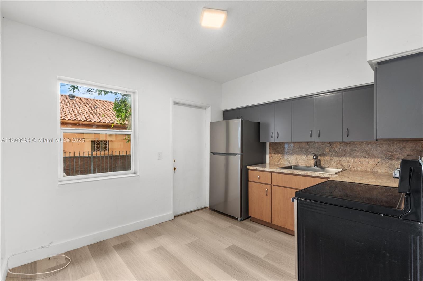 NO MIAMI EST SEC 3 - Residential Lease