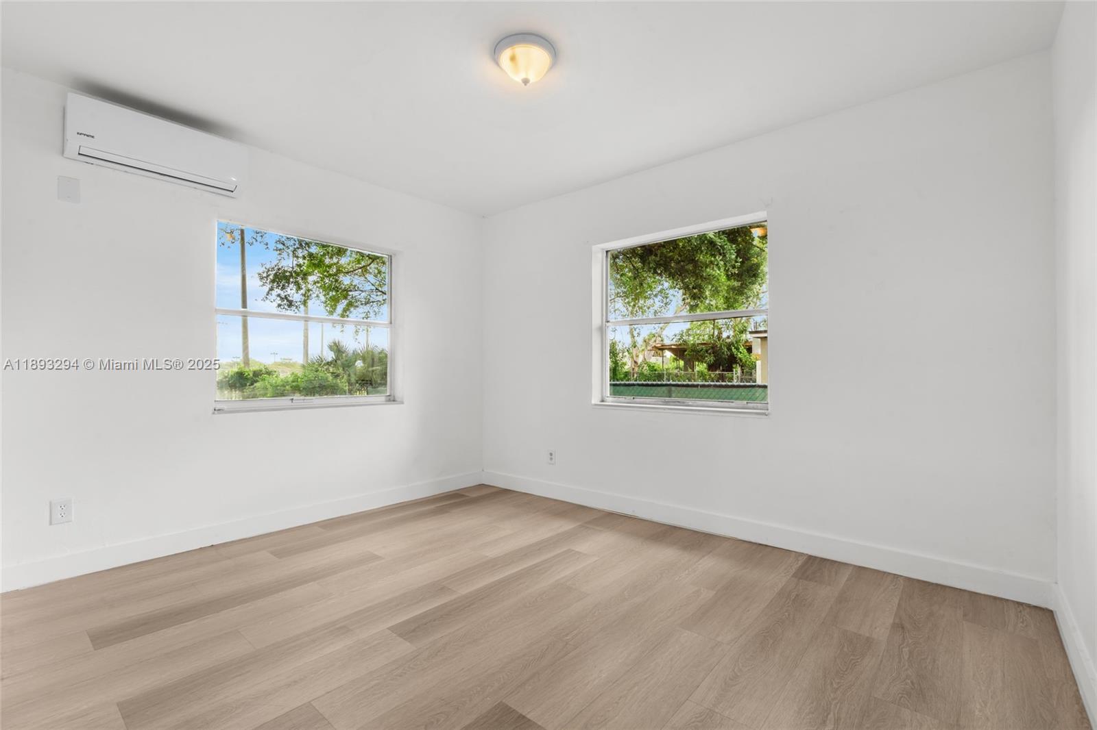 NO MIAMI EST SEC 3 - Residential Lease