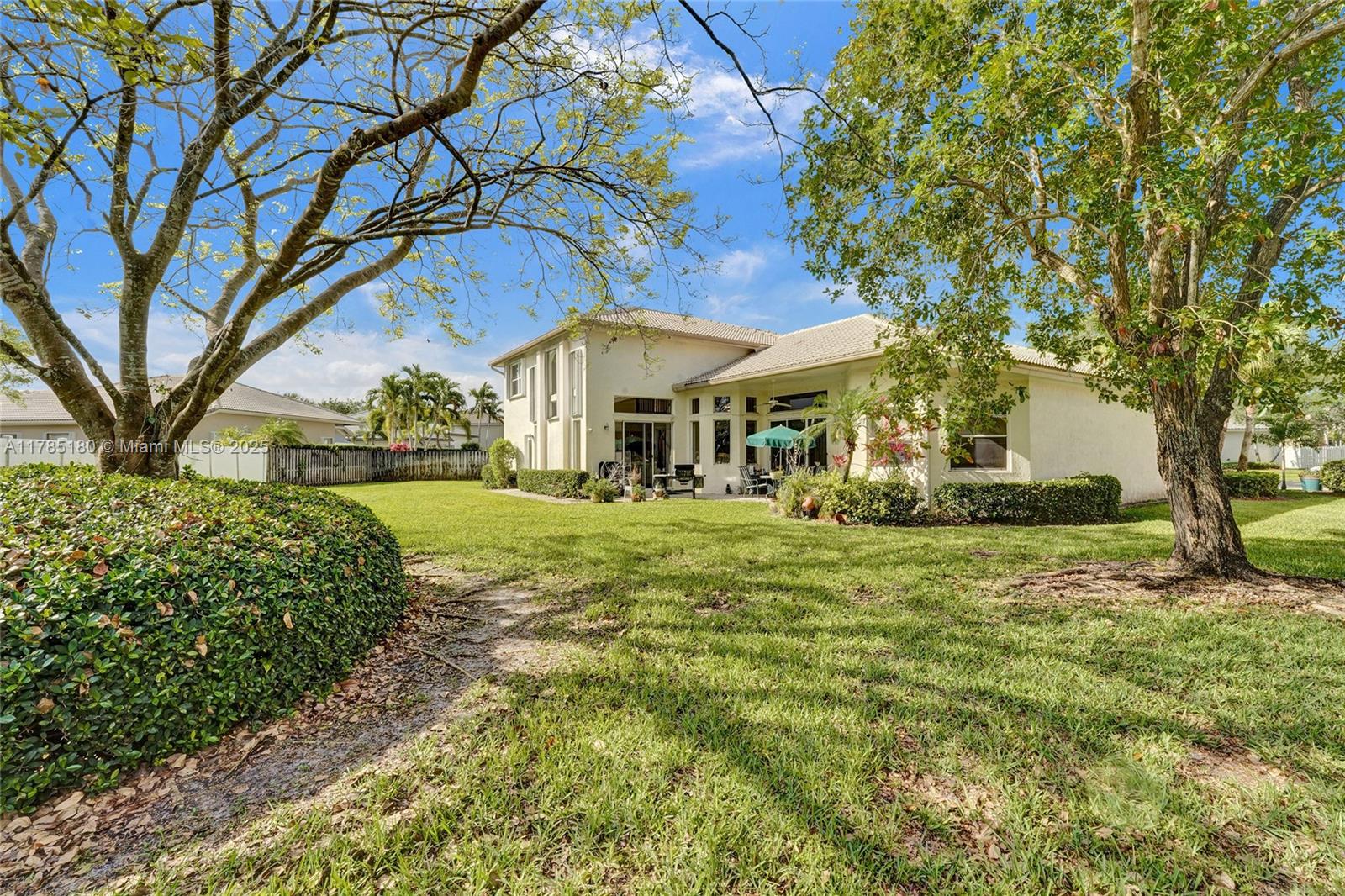 PEMBROKE ISLES III - Residential