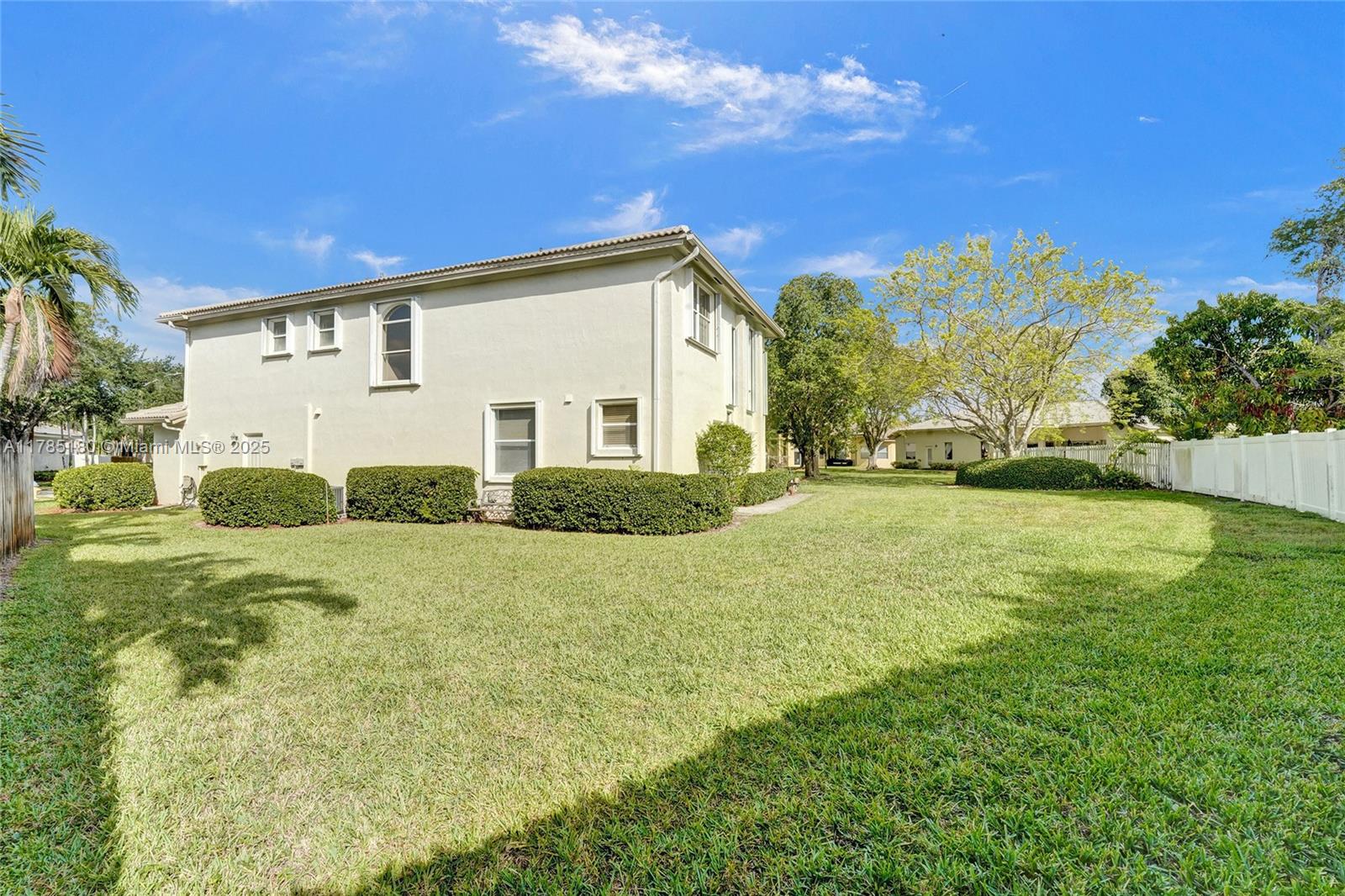 PEMBROKE ISLES III - Residential