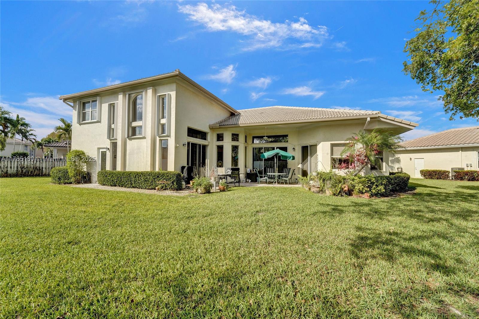 PEMBROKE ISLES III - Residential