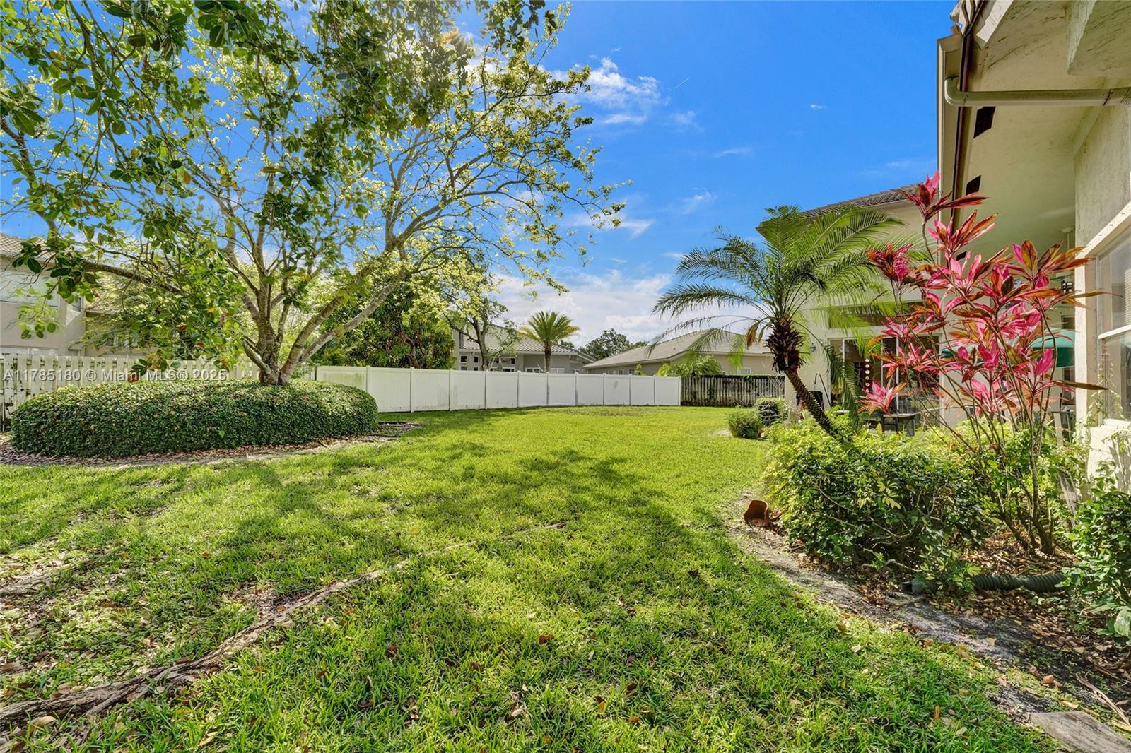 PEMBROKE ISLES III - Residential