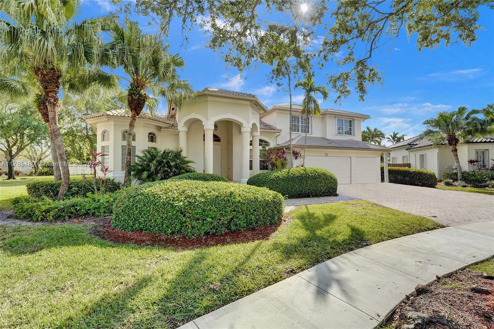 Property for Sale at 1951 Nw 167th Ter, Pembroke Pines, Miami-Dade County, Florida - Bedrooms: 5 
Bathrooms: 5  - $1,129,000