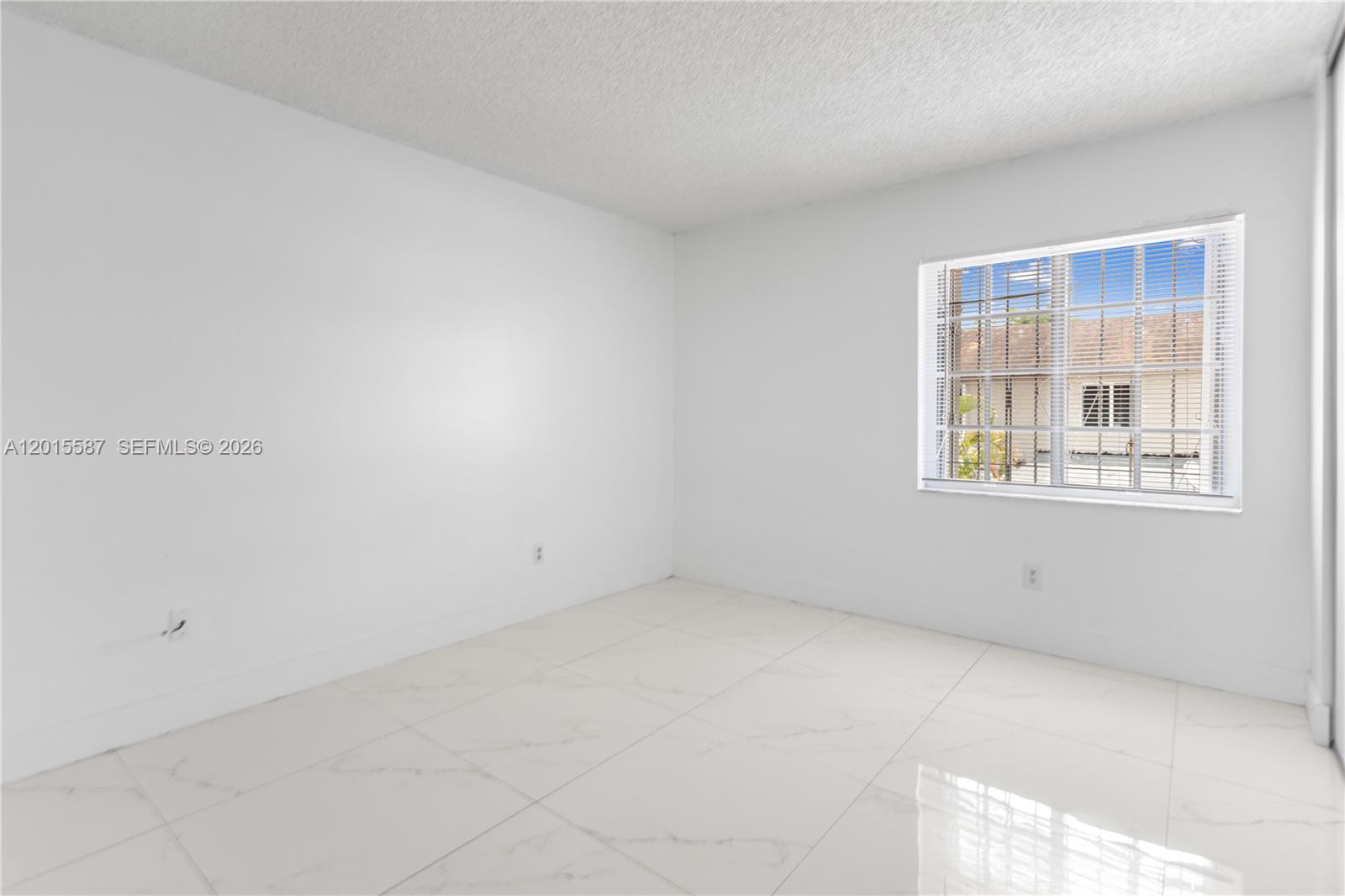 OASIS EN MANGO HILL CONDO - Residential