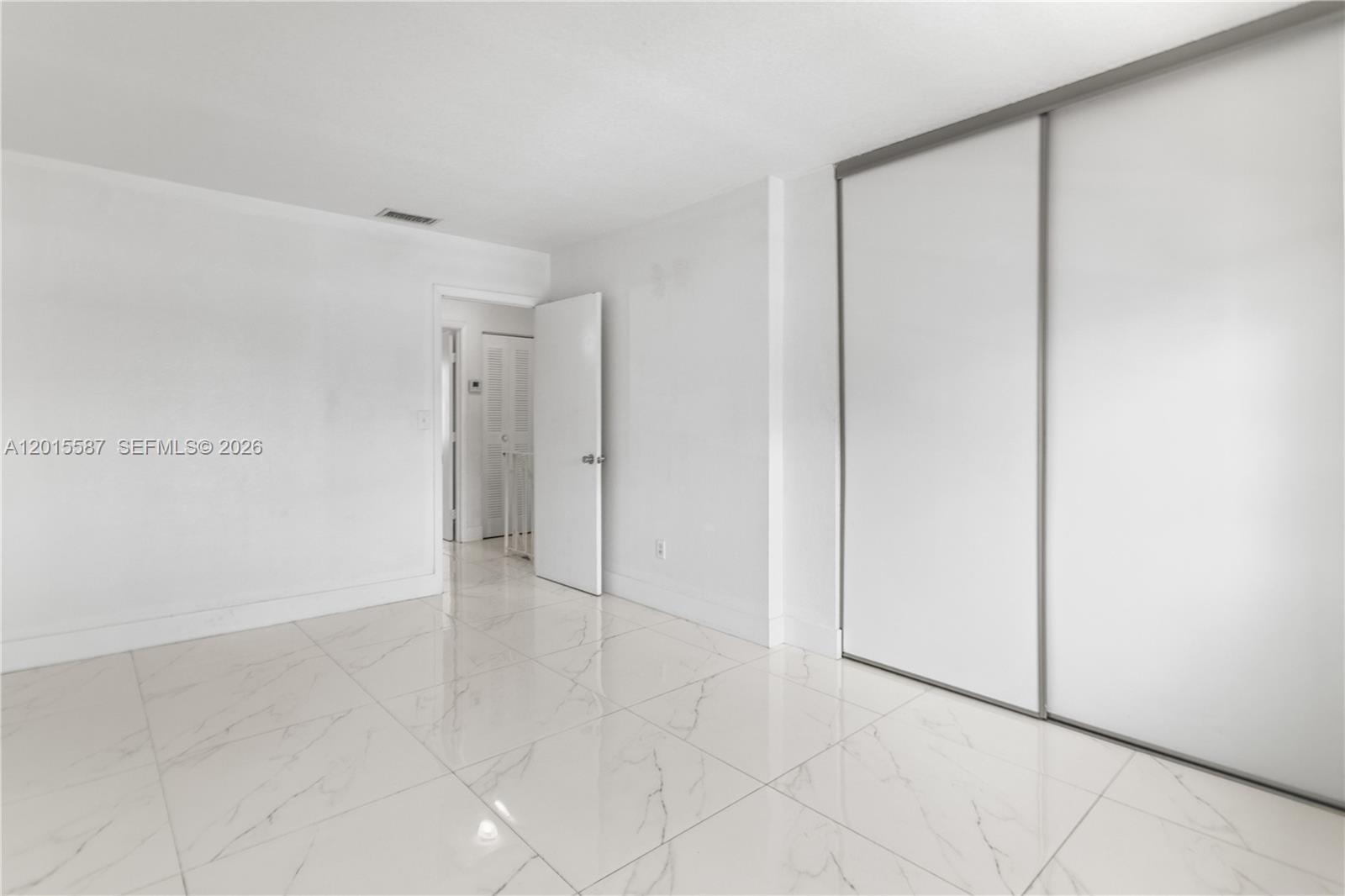OASIS EN MANGO HILL CONDO - Residential