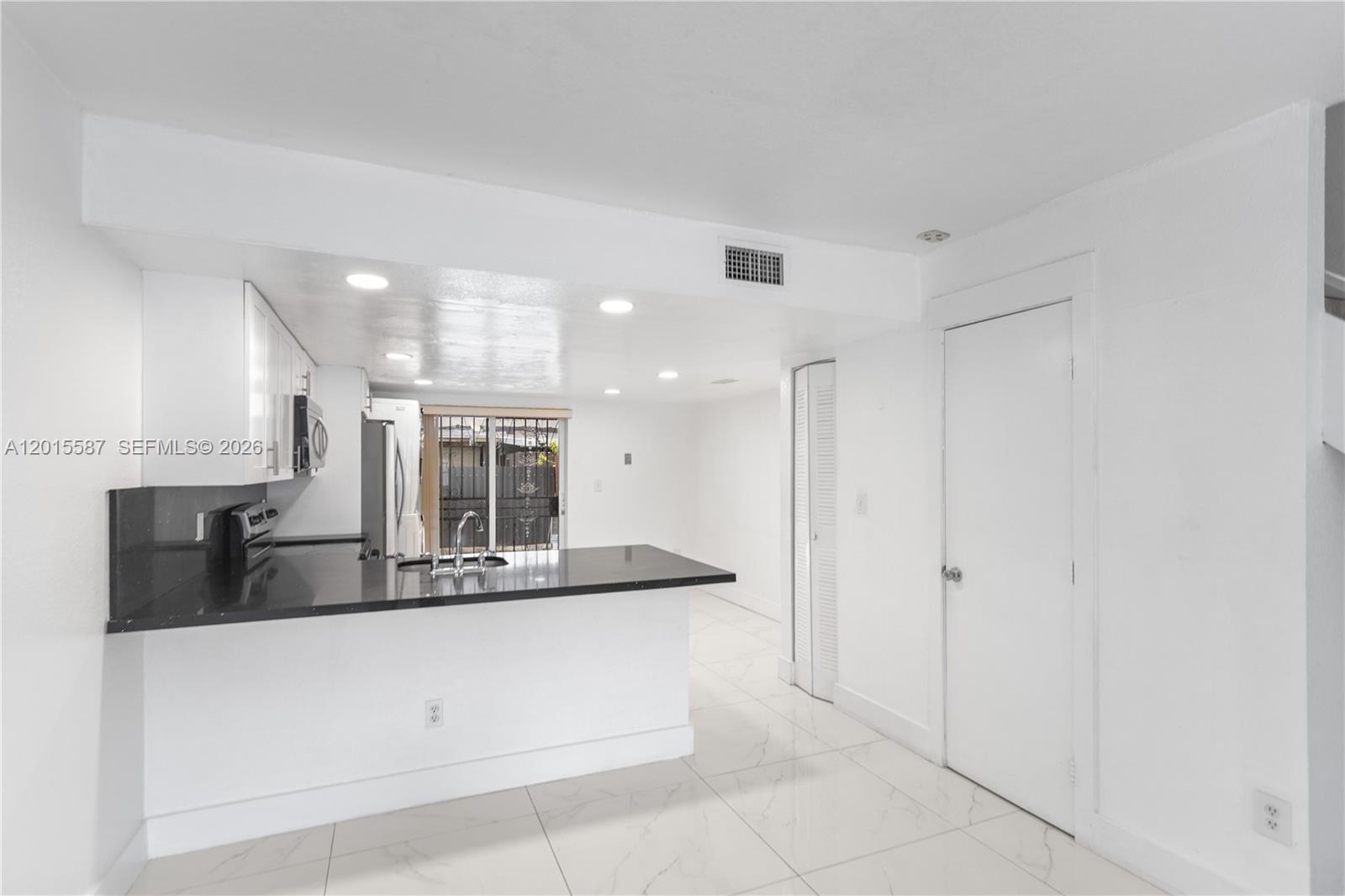 OASIS EN MANGO HILL CONDO - Residential