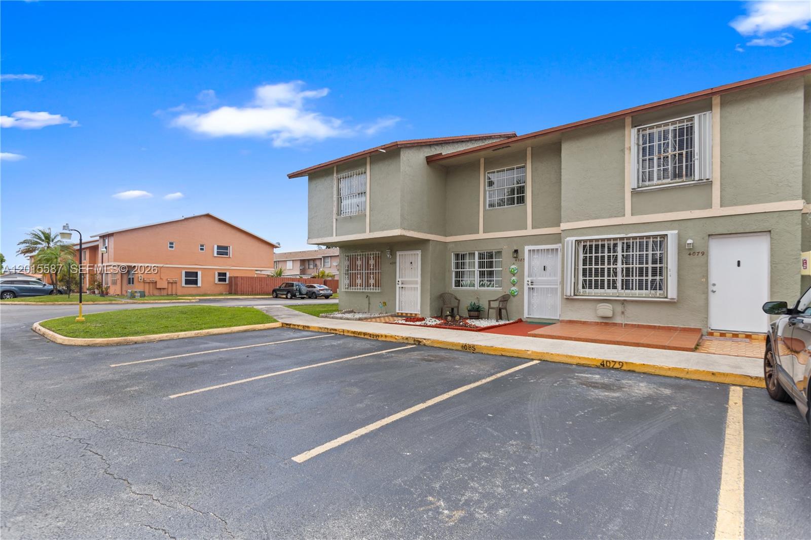 OASIS EN MANGO HILL CONDO - Residential