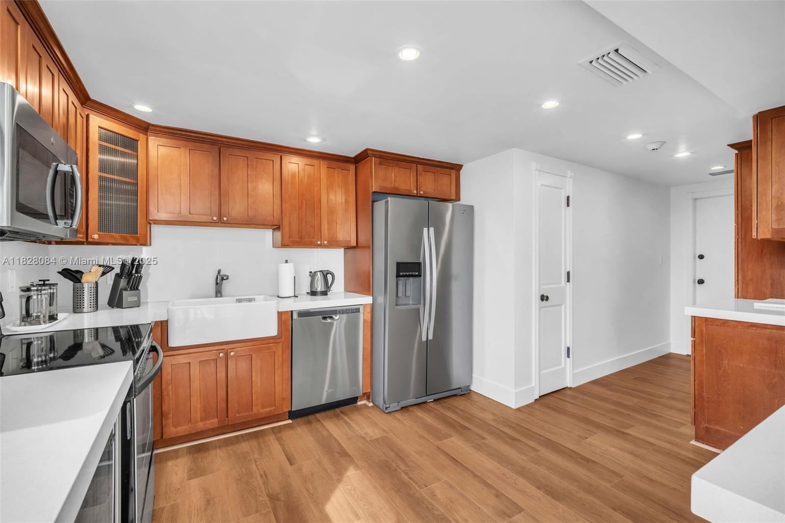 SANDS OF KEY BISCAYNE CON - Residential Lease