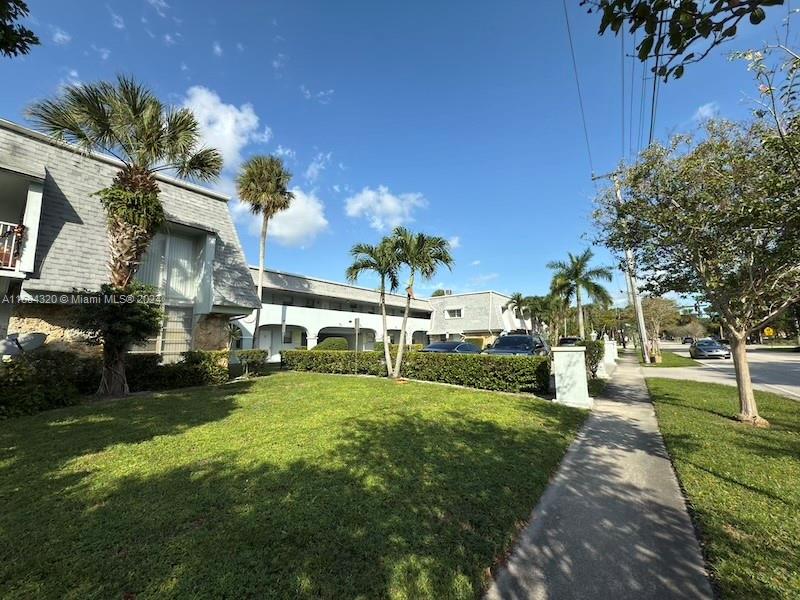 4251 NW 5th St 108