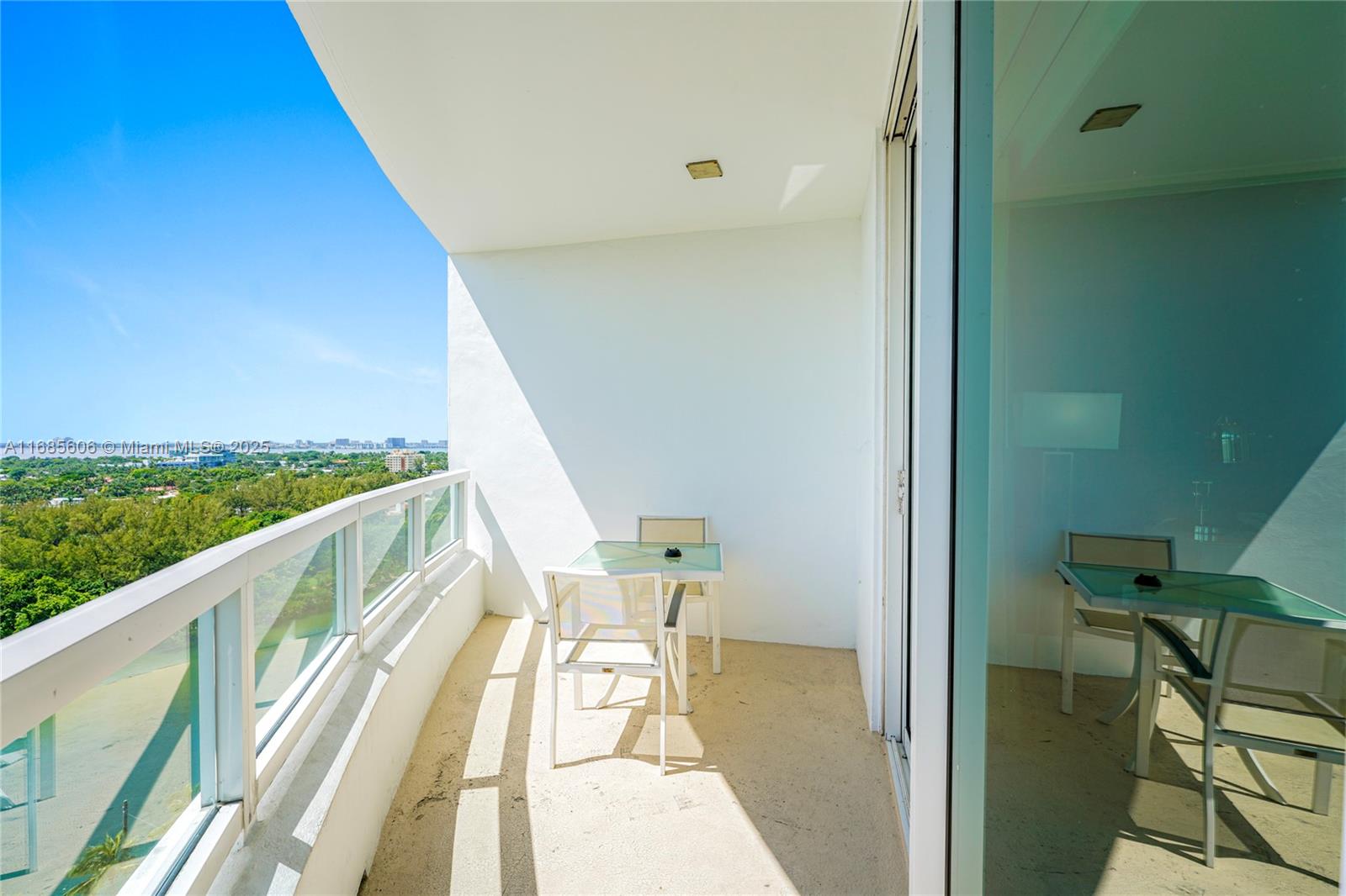 Fontainebleau II Tresor - Residential