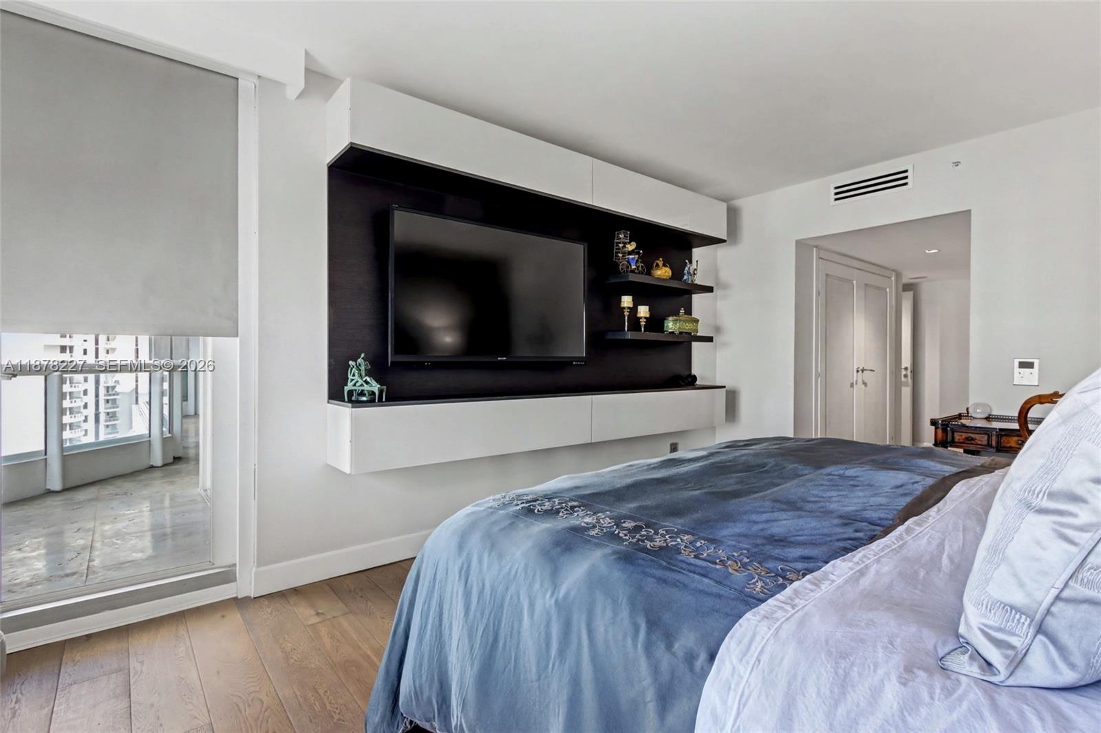 SOUTH TOWER AT THE POINT - Residential