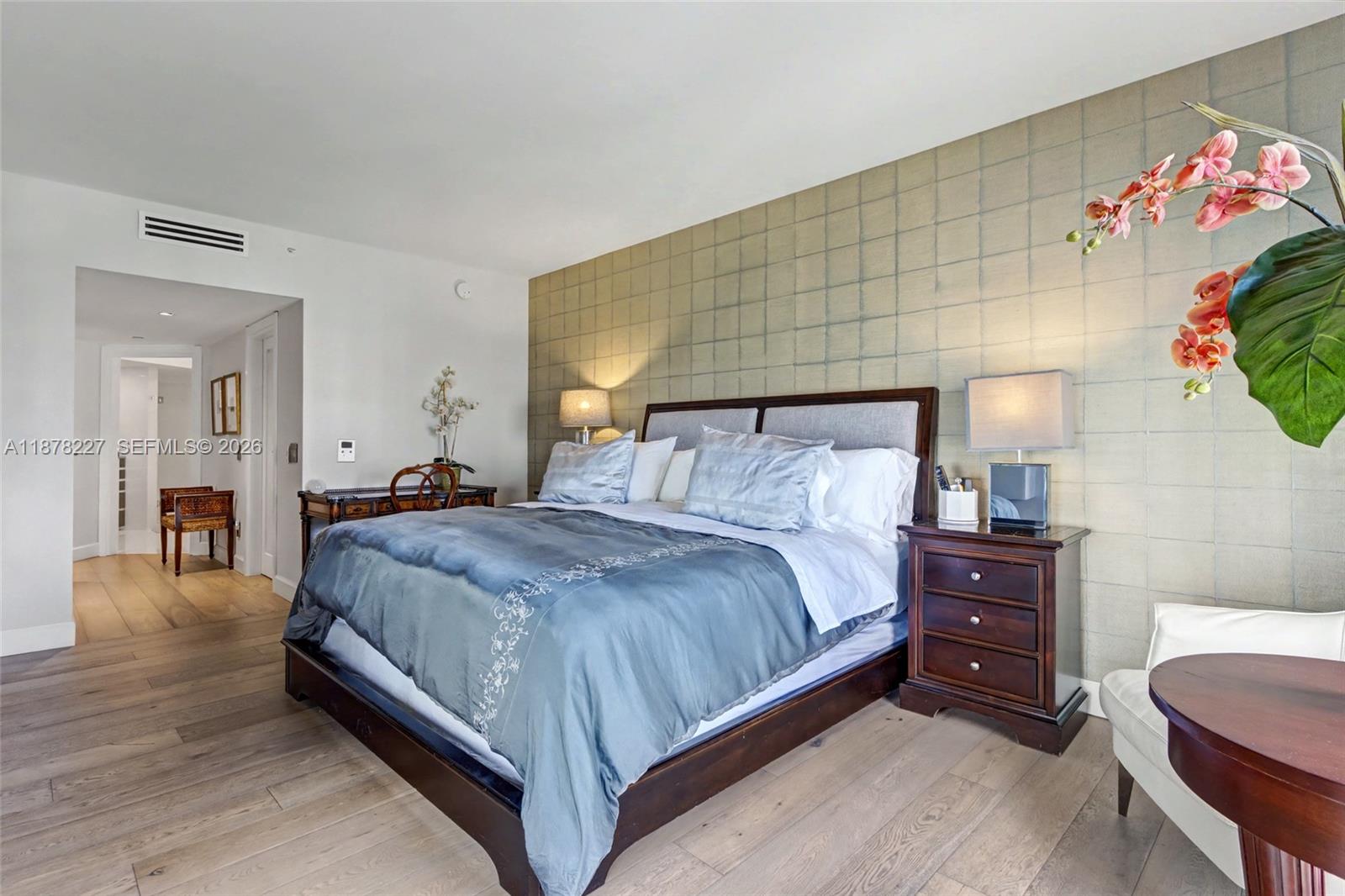 SOUTH TOWER AT THE POINT - Residential