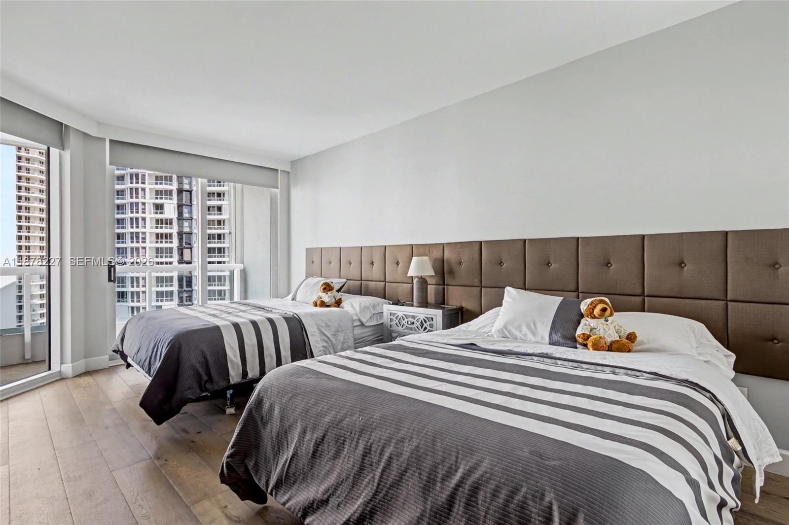 SOUTH TOWER AT THE POINT - Residential