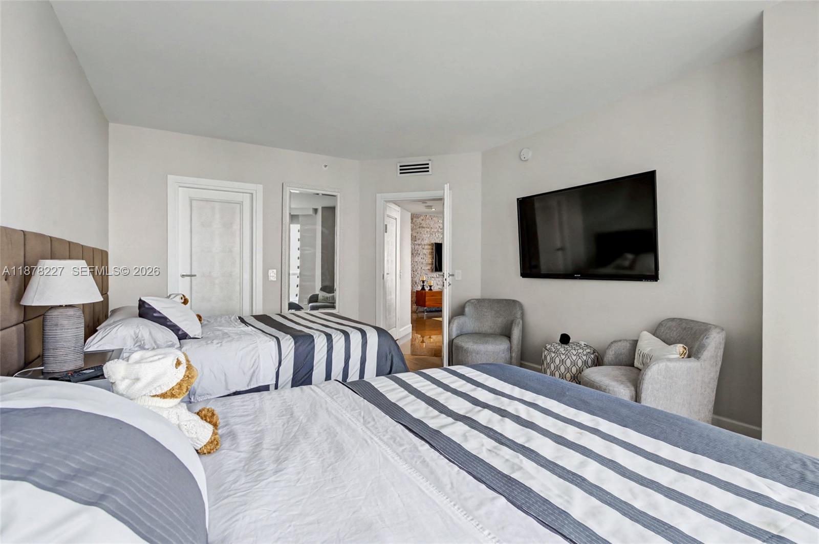 SOUTH TOWER AT THE POINT - Residential