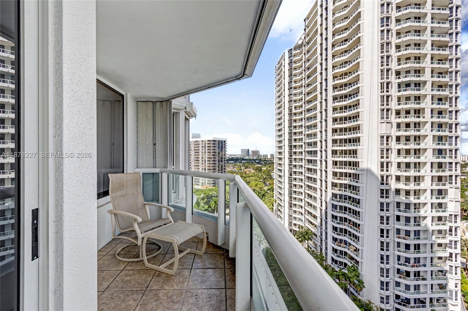 SOUTH TOWER AT THE POINT - Residential