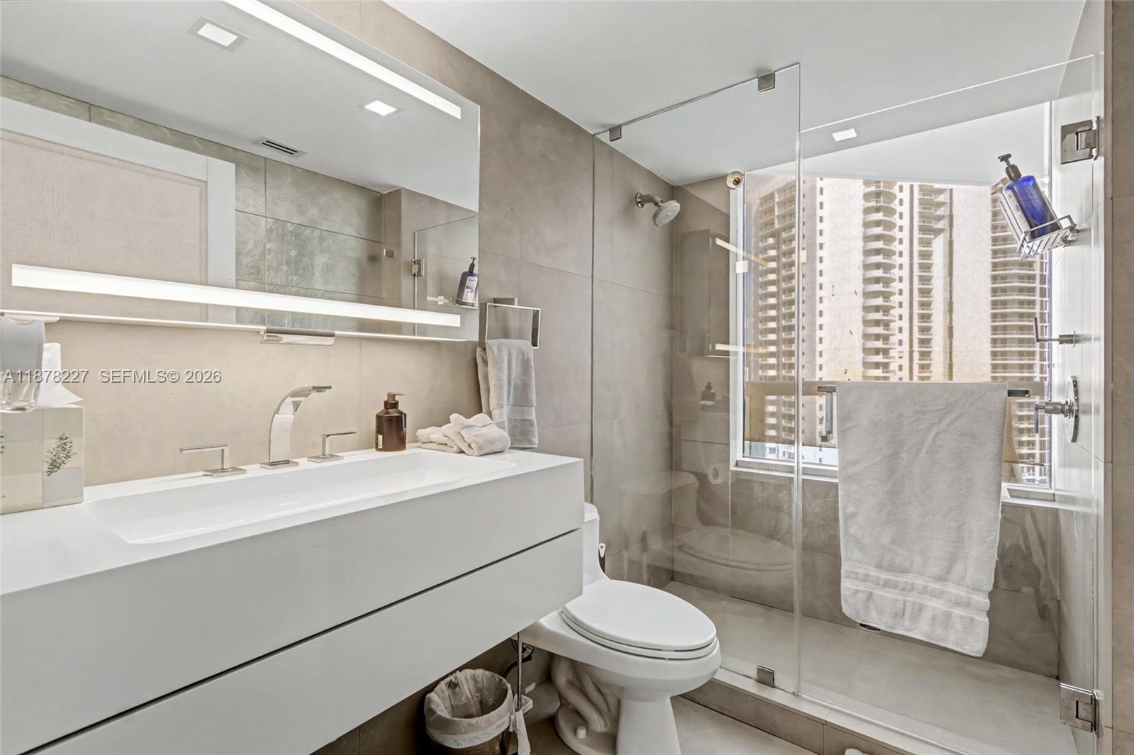 SOUTH TOWER AT THE POINT - Residential