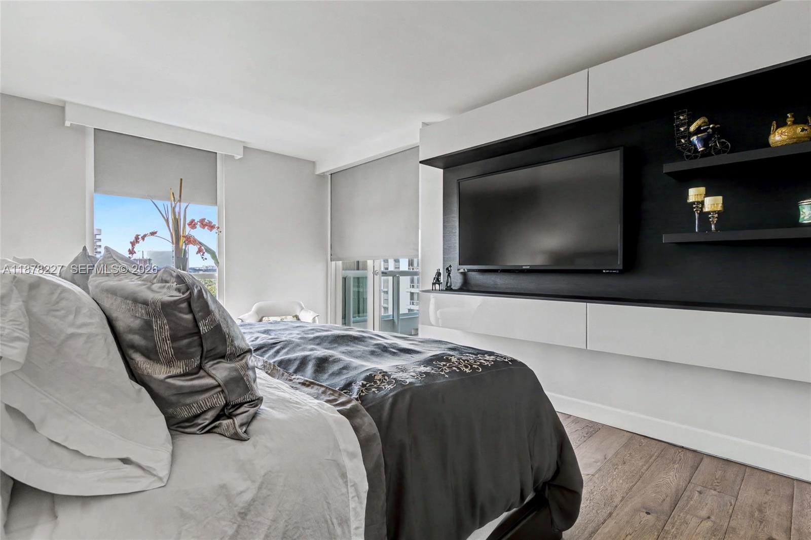 SOUTH TOWER AT THE POINT - Residential