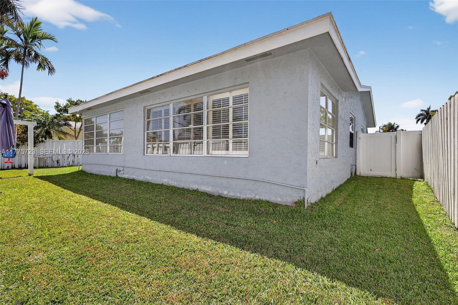 DANIA HIGHLANDS - Residential