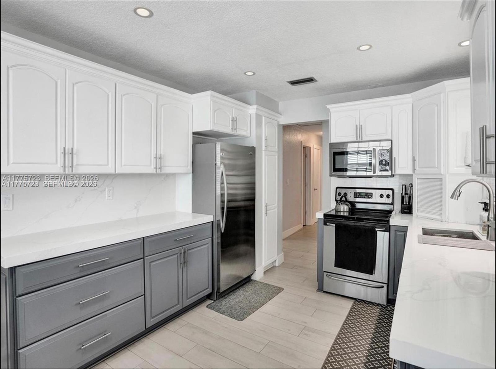 DANIA HIGHLANDS - Residential