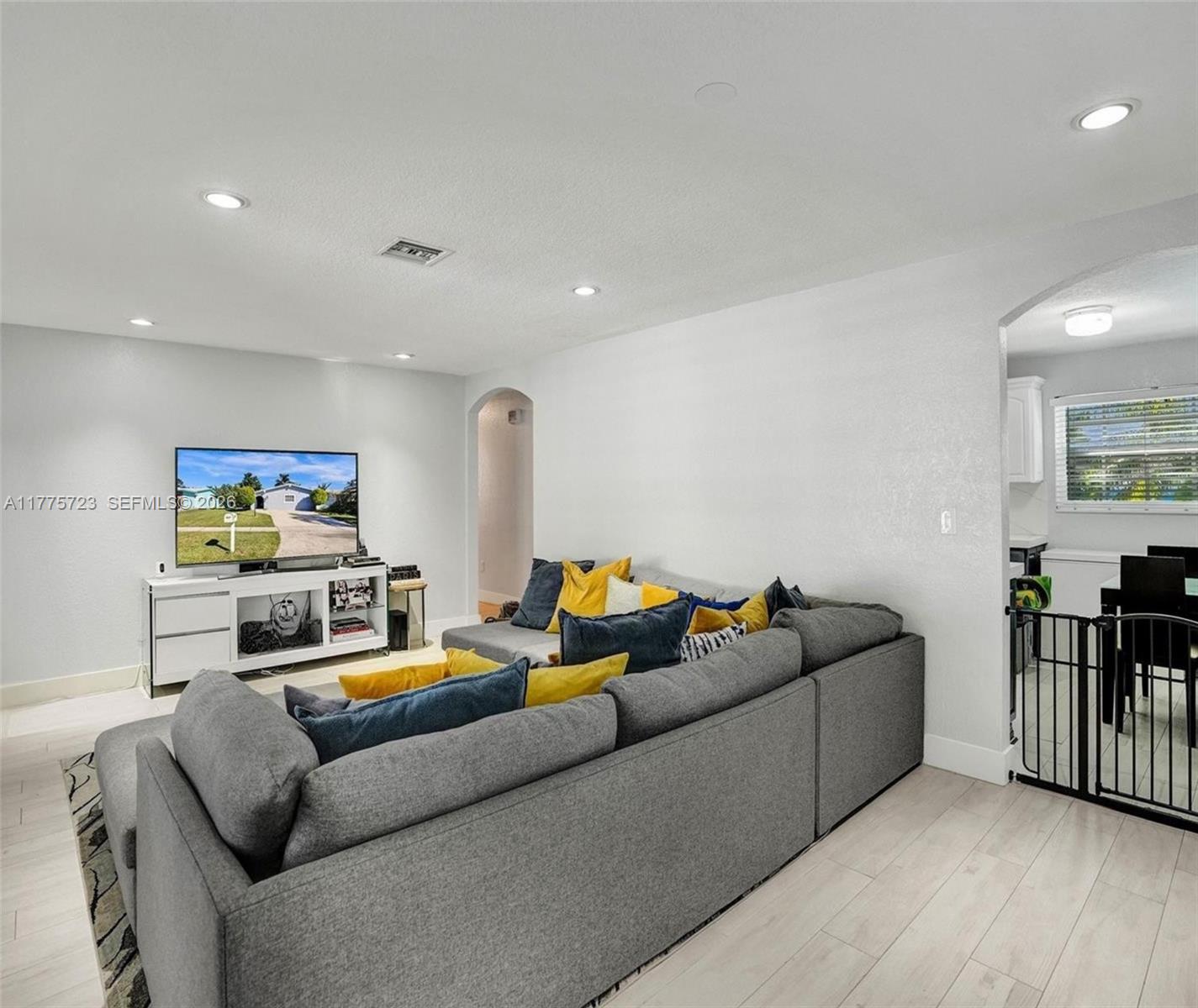 DANIA HIGHLANDS - Residential