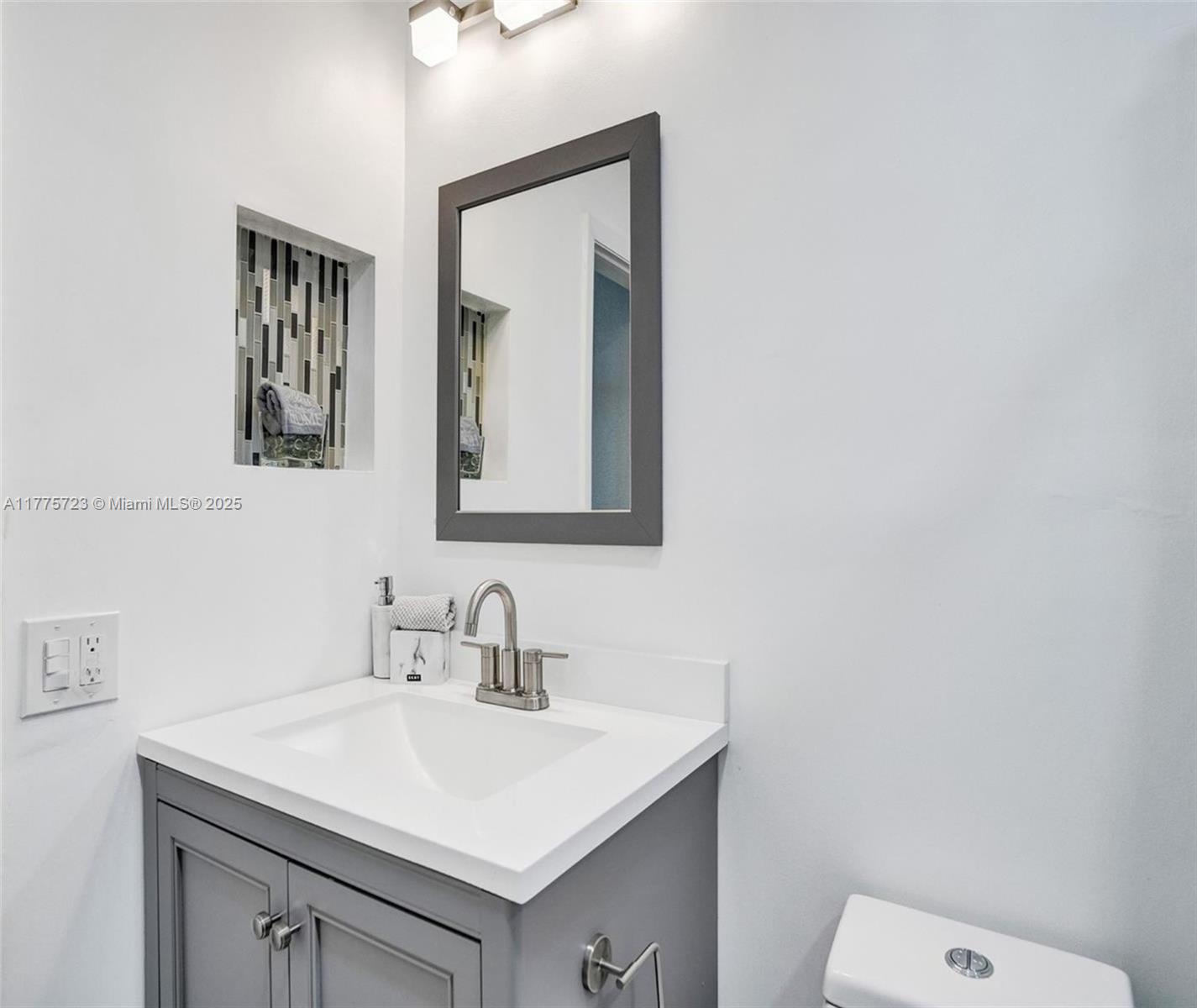 DANIA HIGHLANDS - Residential