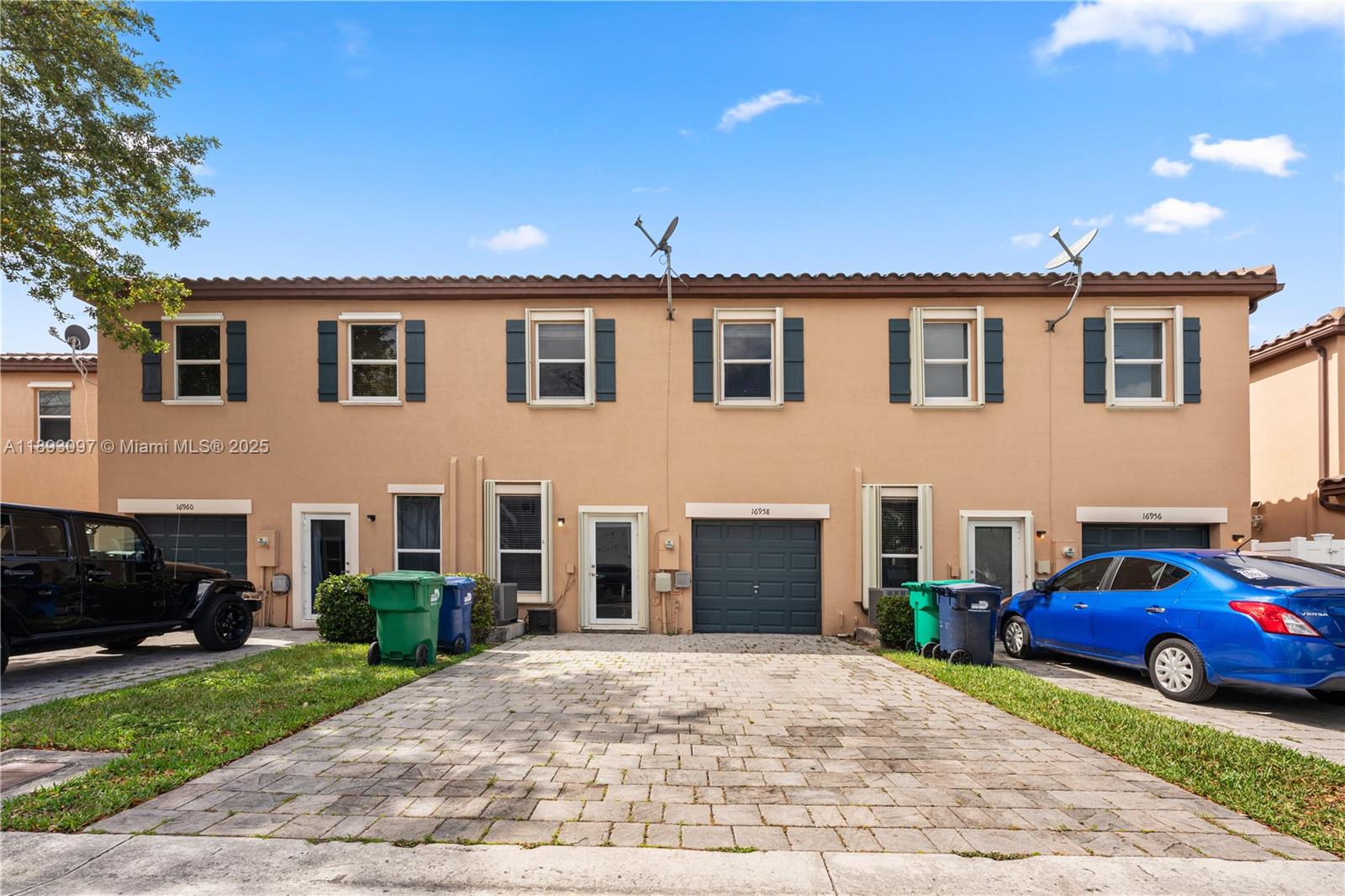 KENDALL COMMONS RESIDENTI - Residential