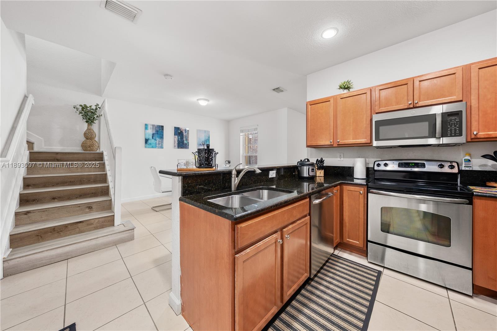 KENDALL COMMONS RESIDENTI - Residential