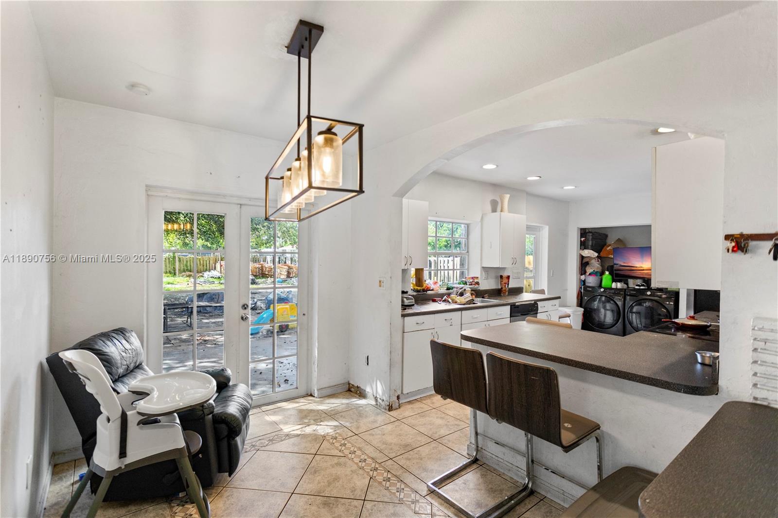 HOLLYWOOD COUNTRY ESTATES - Residential