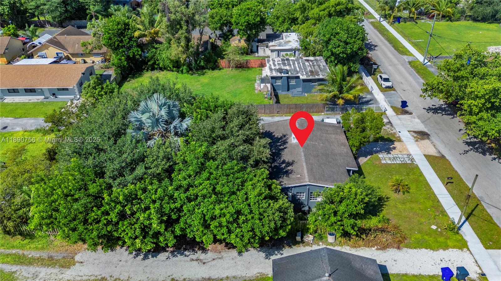 HOLLYWOOD COUNTRY ESTATES - Residential
