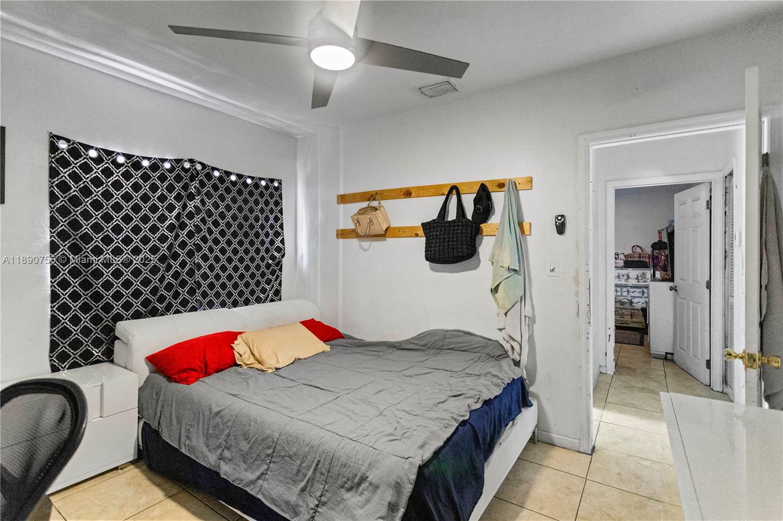 HOLLYWOOD COUNTRY ESTATES - Residential