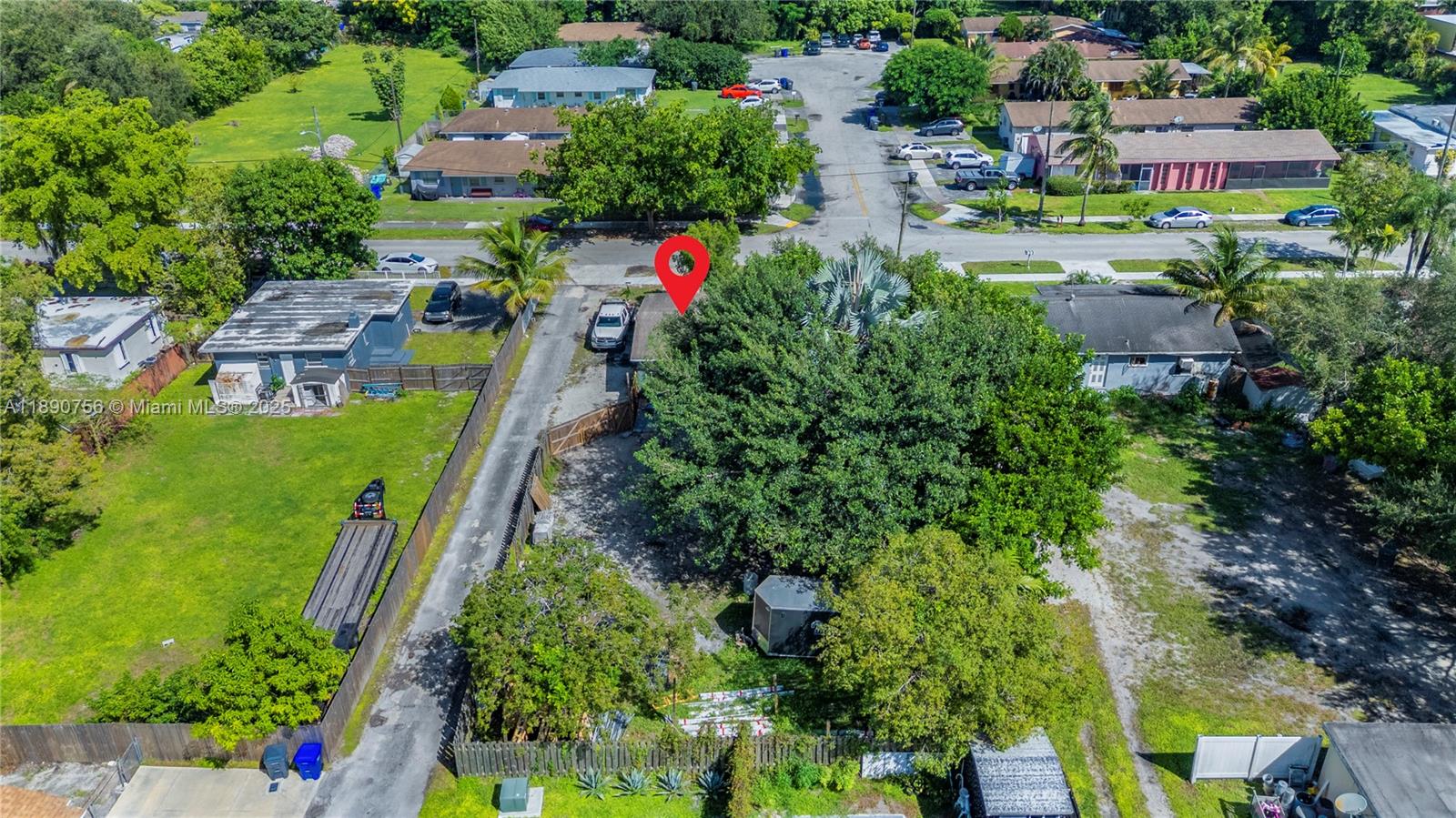 HOLLYWOOD COUNTRY ESTATES - Residential