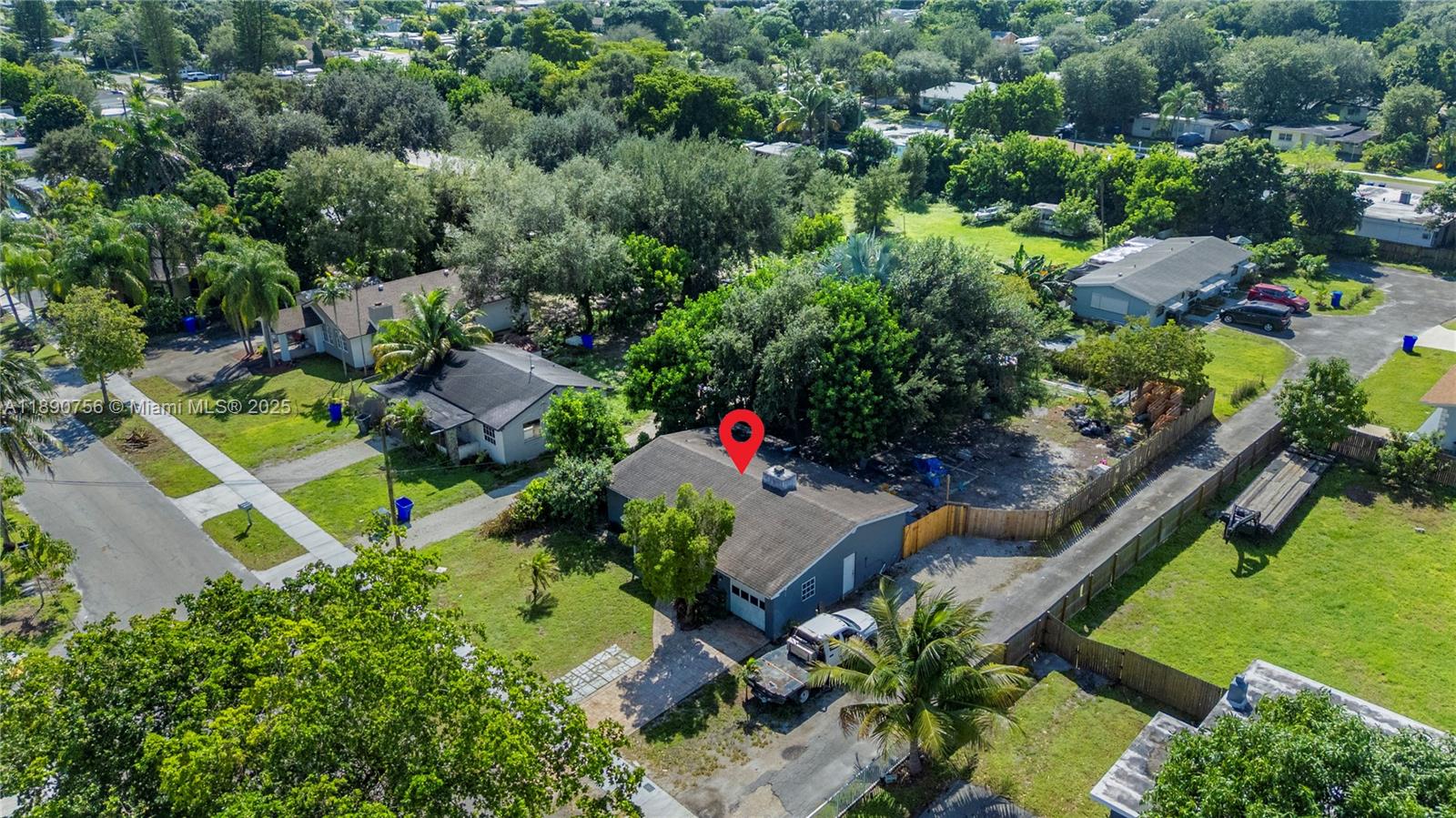 HOLLYWOOD COUNTRY ESTATES - Residential