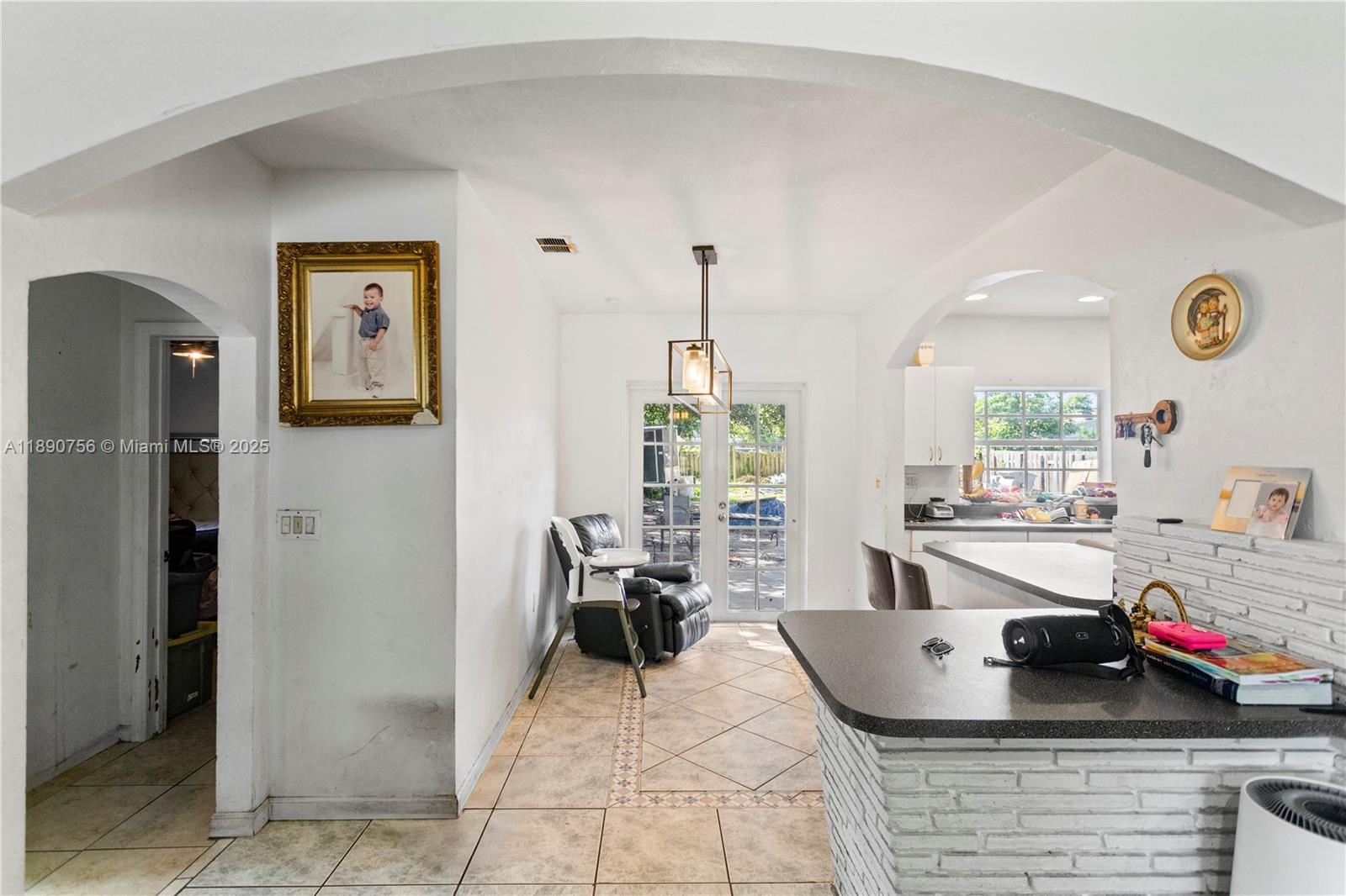 HOLLYWOOD COUNTRY ESTATES - Residential