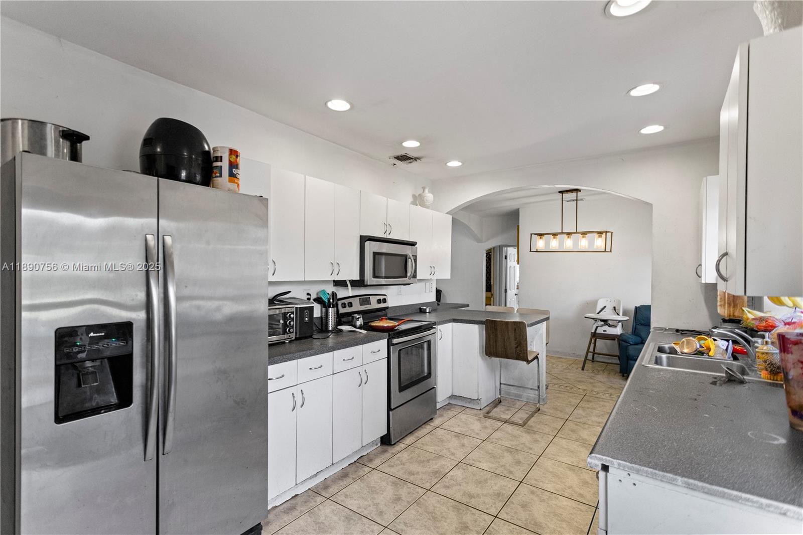 HOLLYWOOD COUNTRY ESTATES - Residential