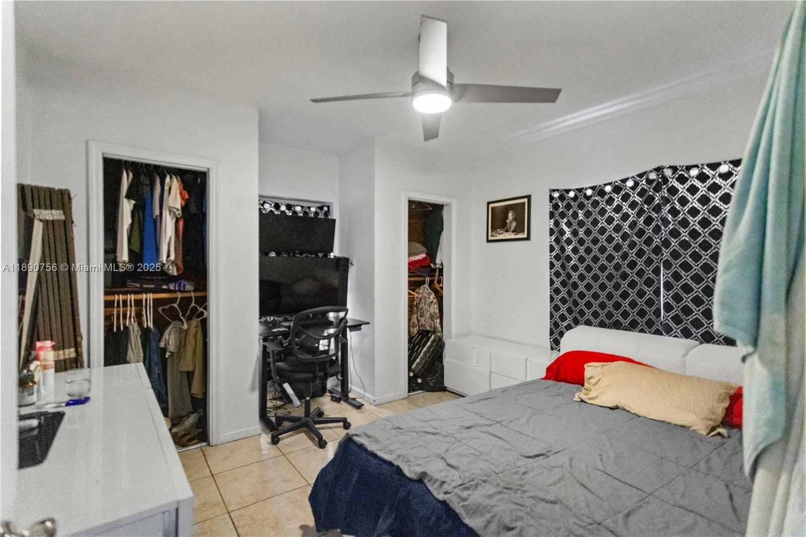 HOLLYWOOD COUNTRY ESTATES - Residential