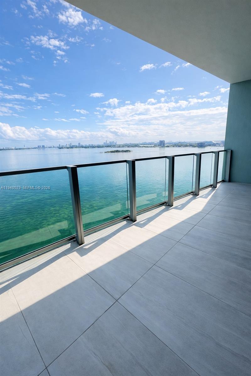 2900 NE 7th Ave 1905