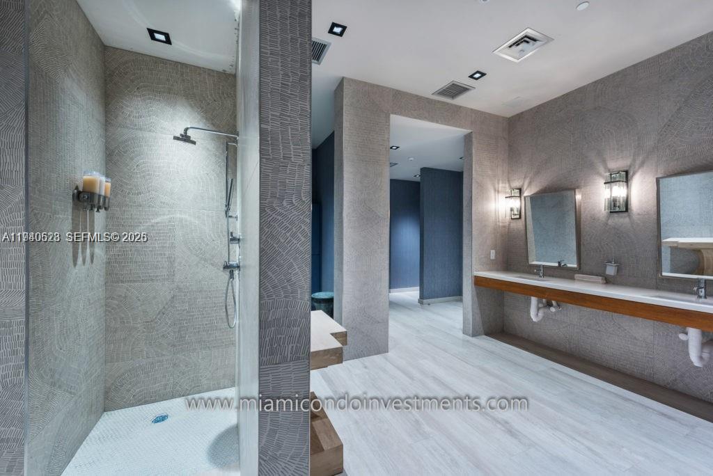 BISCAYNE BEACH CONDO - Residential Lease